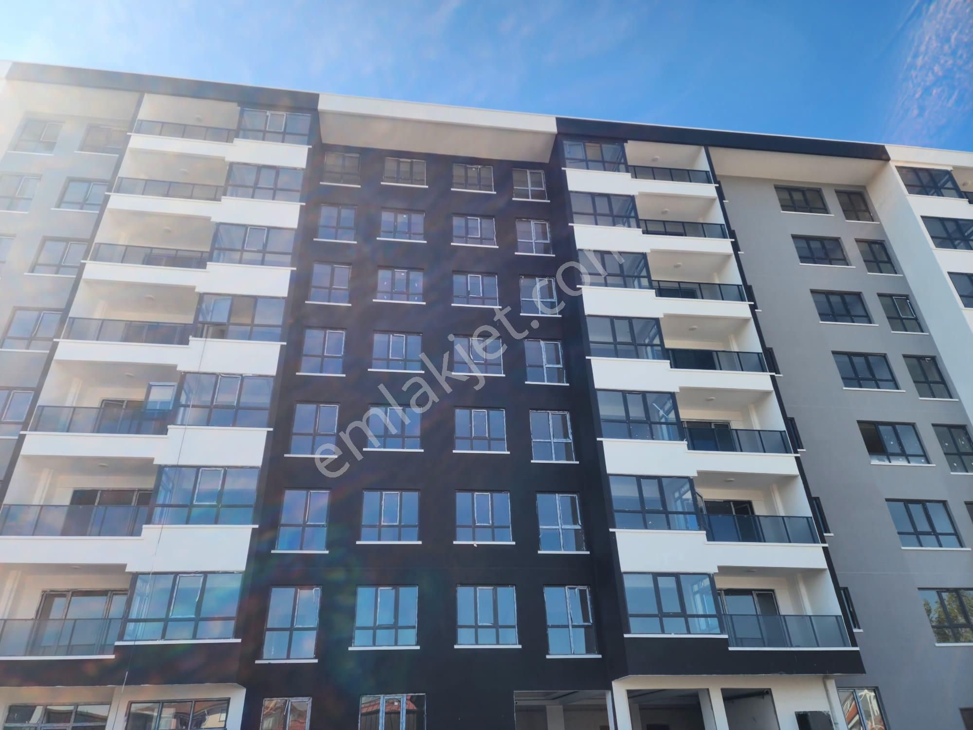 Pursklar Merkezde Satılık Geniş 2+1 Daire - Görsel 8