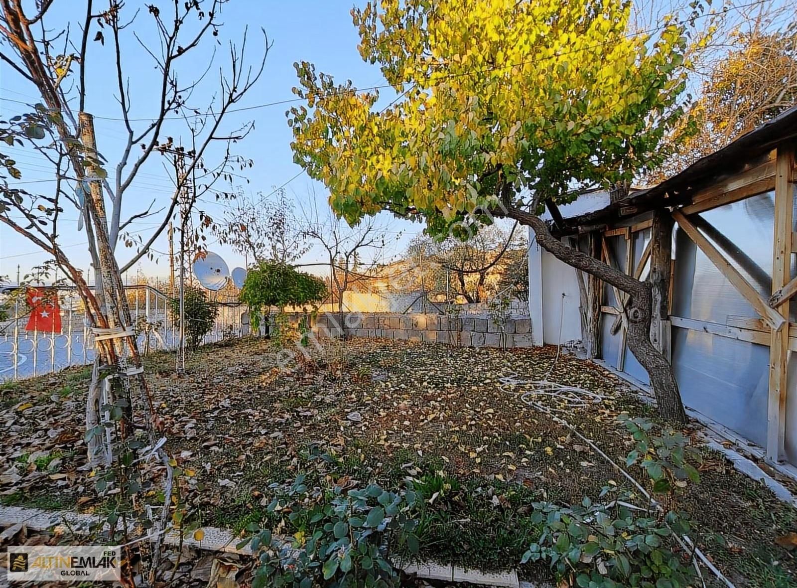 Becen'de Ticari Parsel Üzerinde 276m2 Arsa Ve İçinde Müstakil Ev - Görsel 12