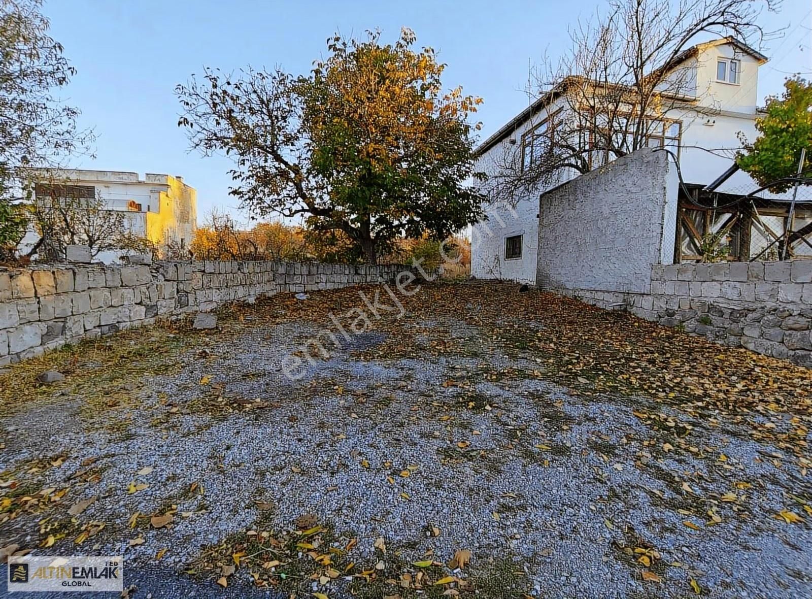 Becen'de Ticari Parsel Üzerinde 276m2 Arsa Ve İçinde Müstakil Ev - Görsel 20