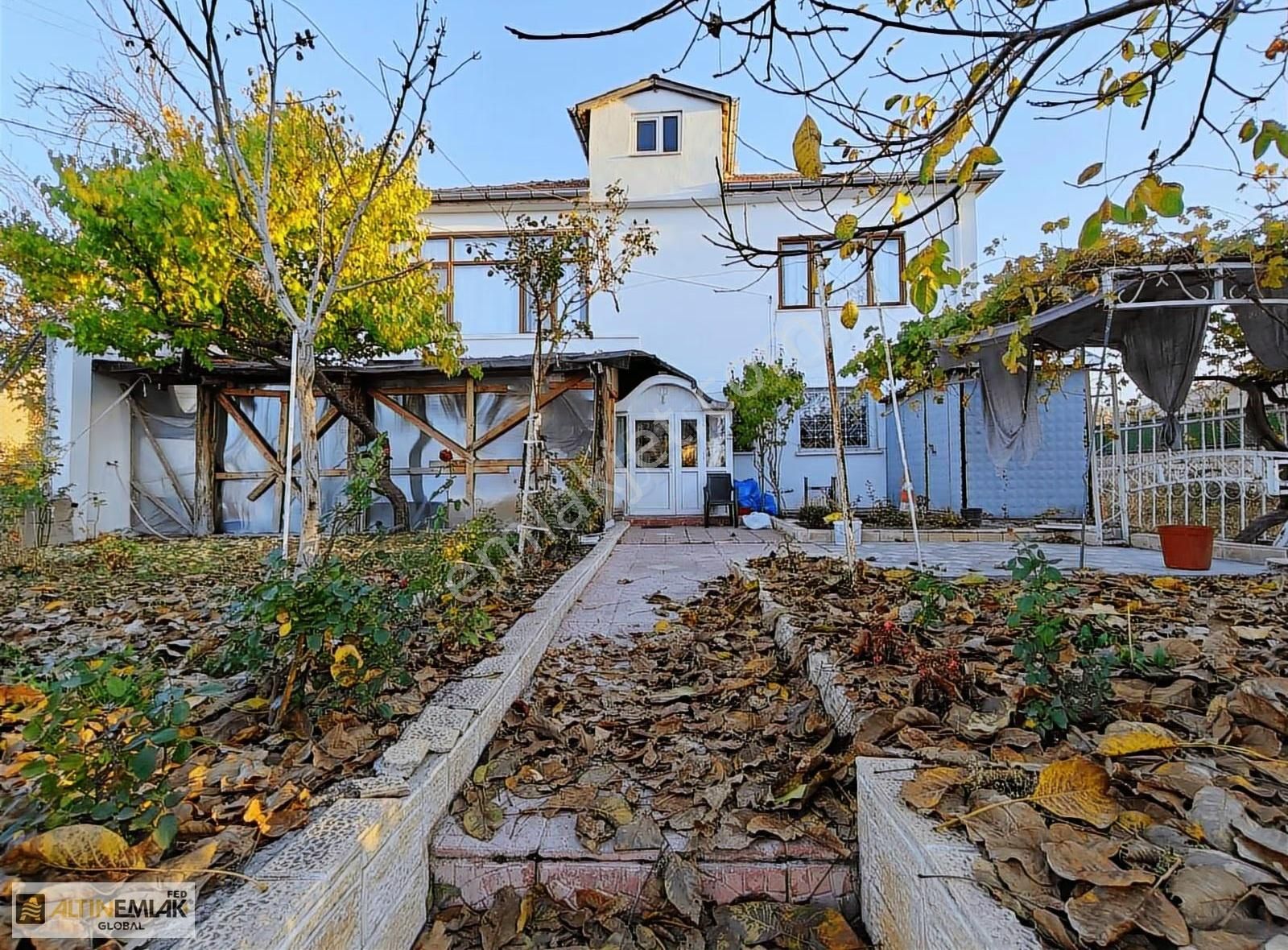 Becen'de Ticari Parsel Üzerinde 276m2 Arsa Ve İçinde Müstakil Ev - Görsel 8