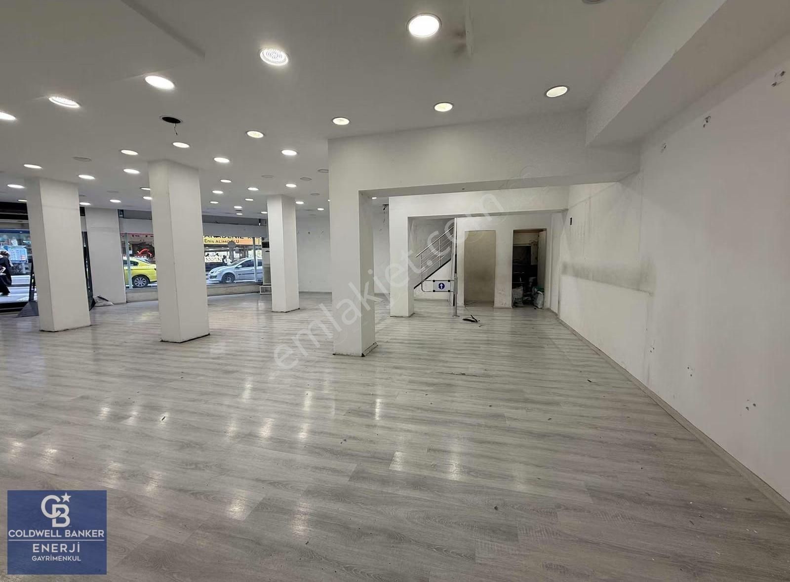 Sefaköy Satılık 480m2 Dükkan Tabela Reklam Değeri Yüksek Konumda - Görsel 2