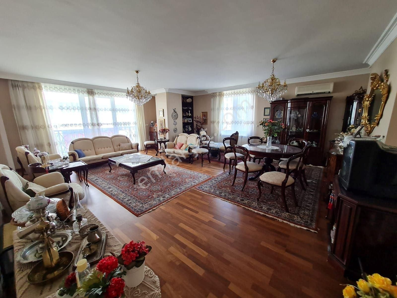 Feneryolu Kamelya Yakın 4+1 2008 Yapımı Binada