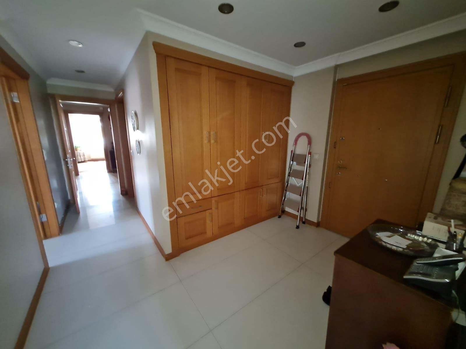 Feneryolu Kamelya Yakın 4+1 2008 Yapımı Binada - Görsel 13