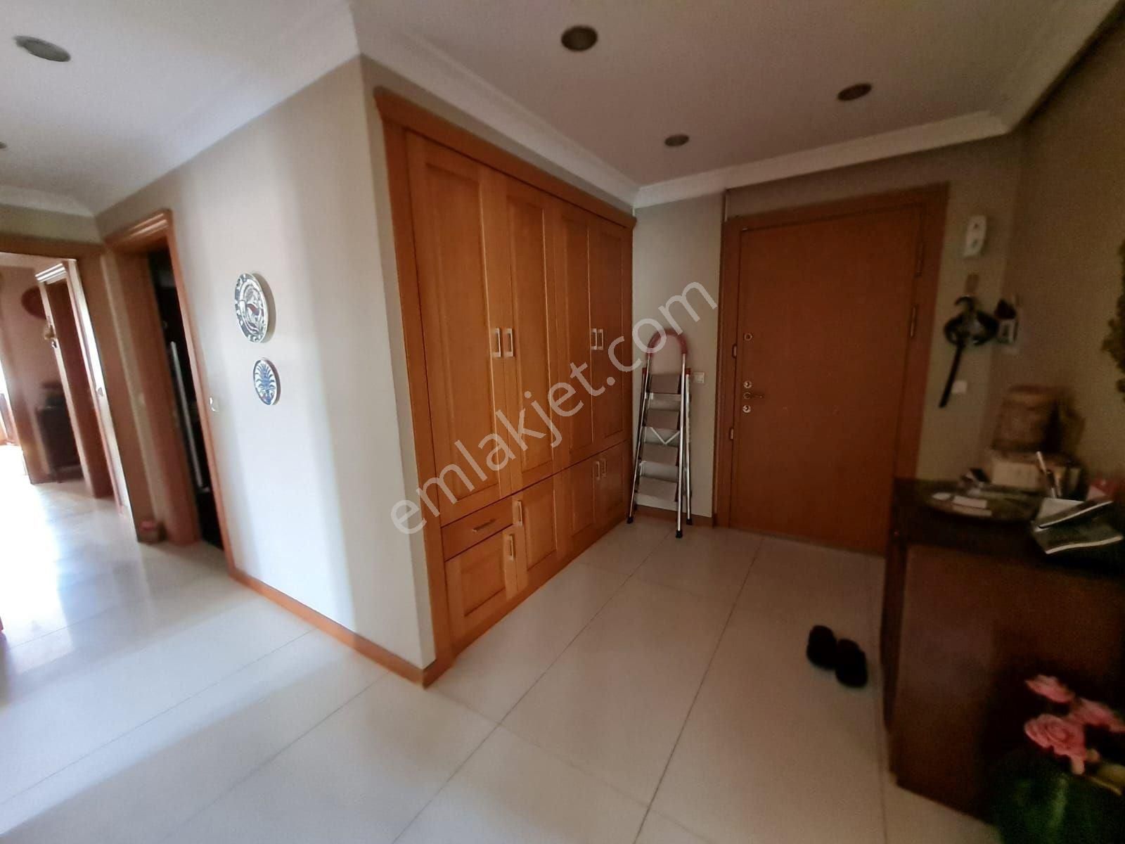Feneryolu Kamelya Yakın 4+1 2008 Yapımı Binada - Görsel 12