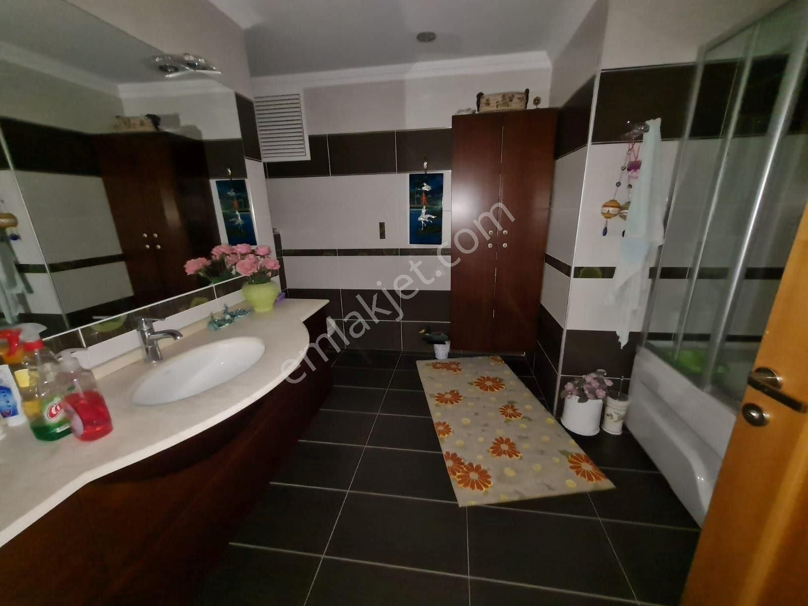 Feneryolu Kamelya Yakın 4+1 2008 Yapımı Binada - Görsel 25