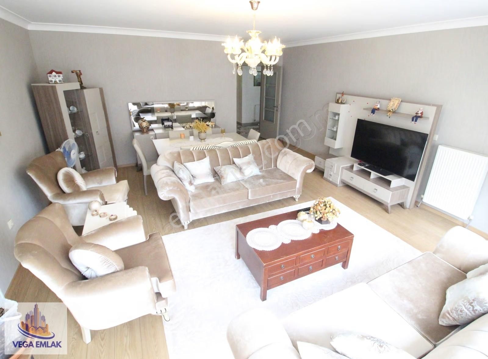 Vega Emlak'tan Güneşevlerde 3+1 130m2 Full Yapılı Ön Cephe Daire - Görsel 7