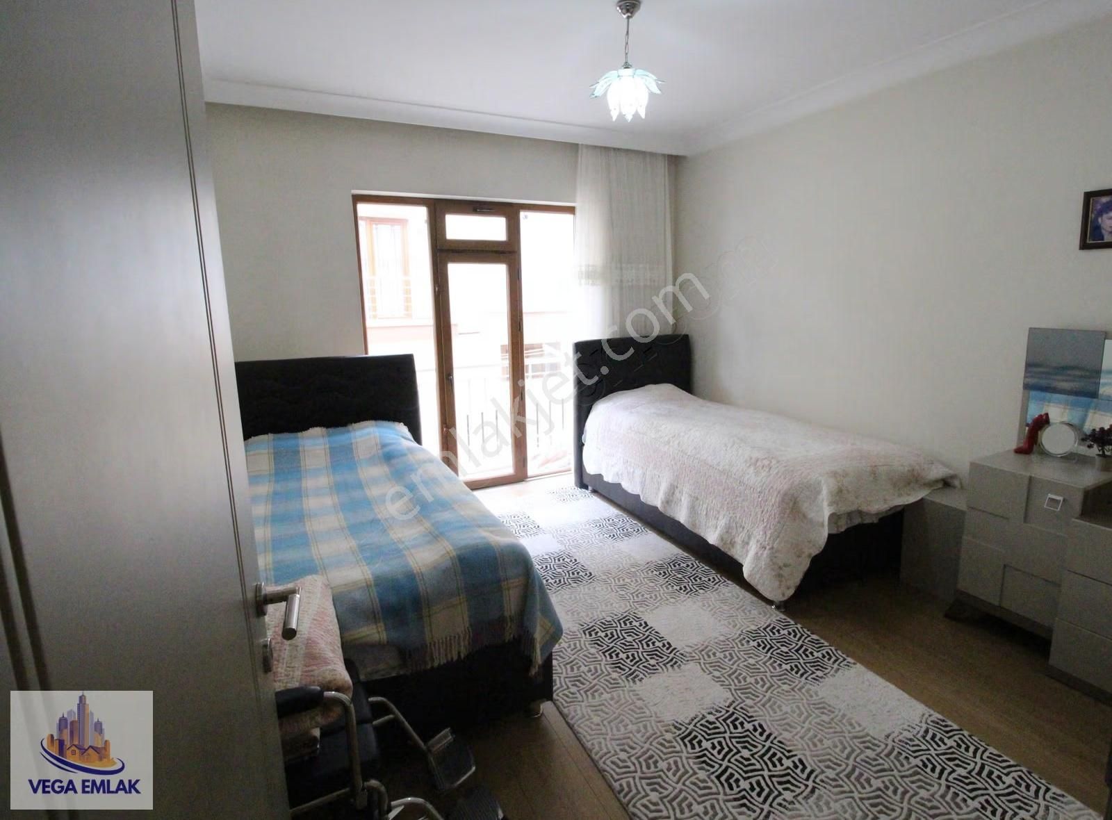 Vega Emlak'tan Güneşevlerde 3+1 130m2 Full Yapılı Ön Cephe Daire - Görsel 9