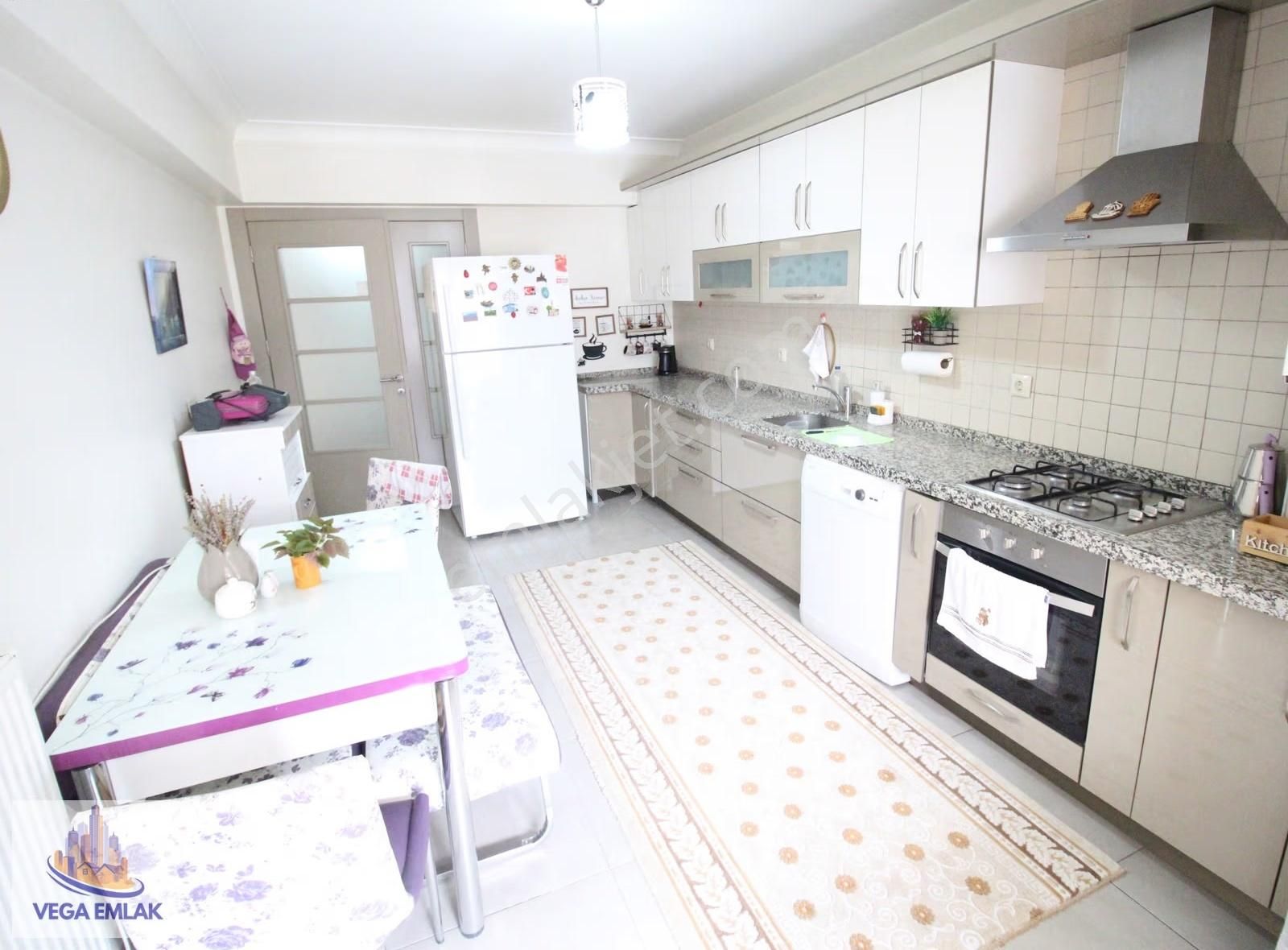 Vega Emlak'tan Güneşevlerde 3+1 130m2 Full Yapılı Ön Cephe Daire - Görsel 21