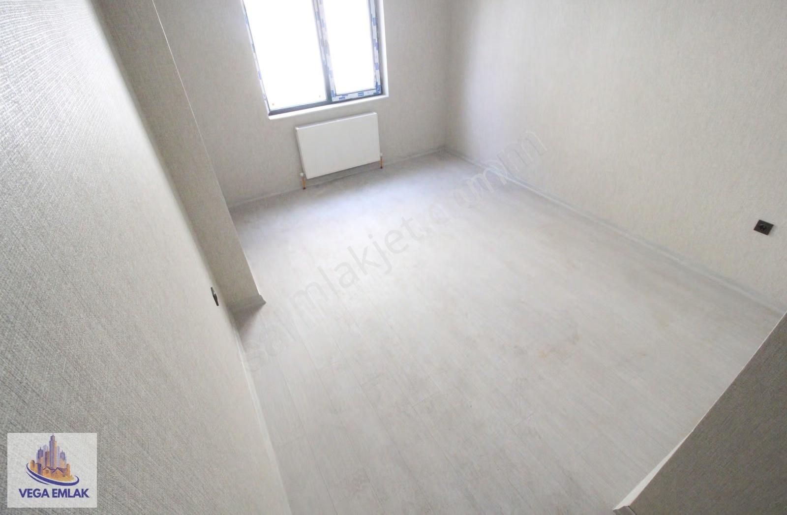 Vega Emlaktan Aydınlıkevler Altınpark Yakını Sıfır Katta Daire