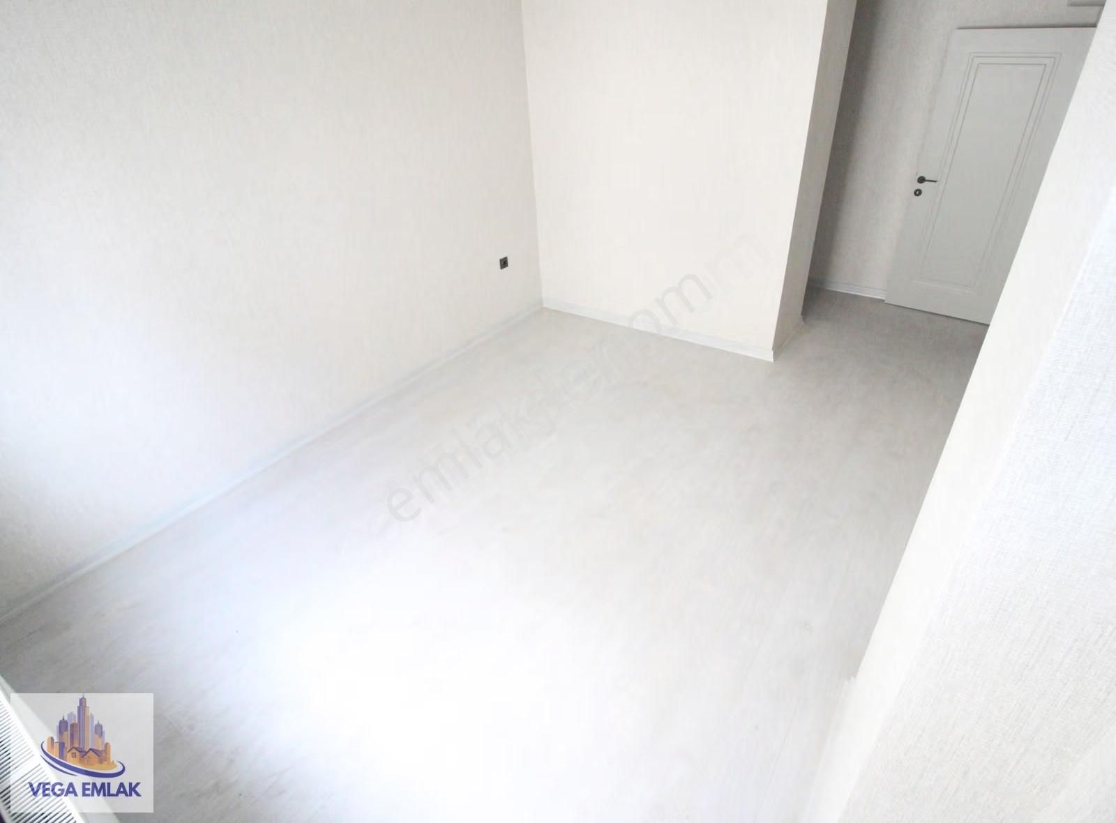Vega Emlaktan Aydınlıkevler Altınpark Yakını Sıfır Katta Daire - Görsel 11