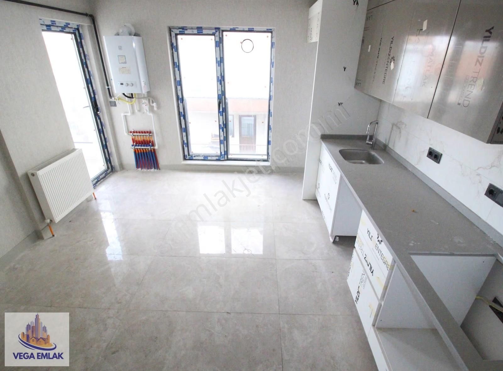 Vega Emlaktan Aydınlıkevler Altınpark Yakını Sıfır Katta Daire - Görsel 5