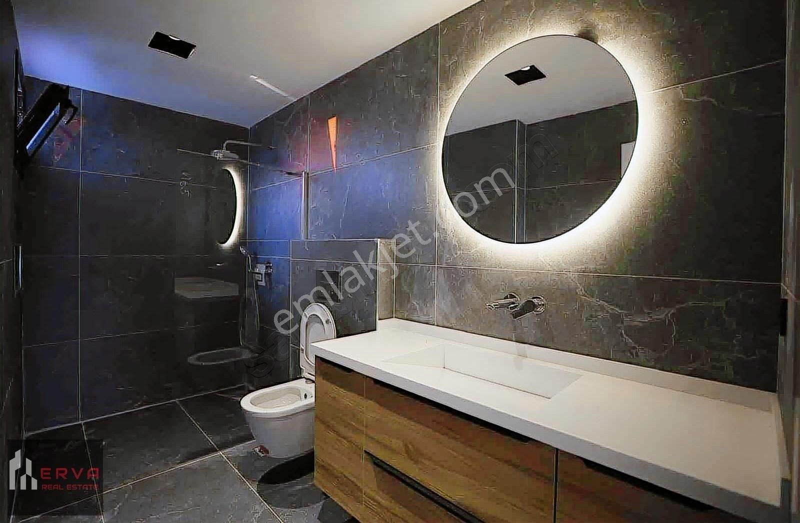 Çeşme'de Tam Müstakil Tripleks Lüks Villa - Görsel 26