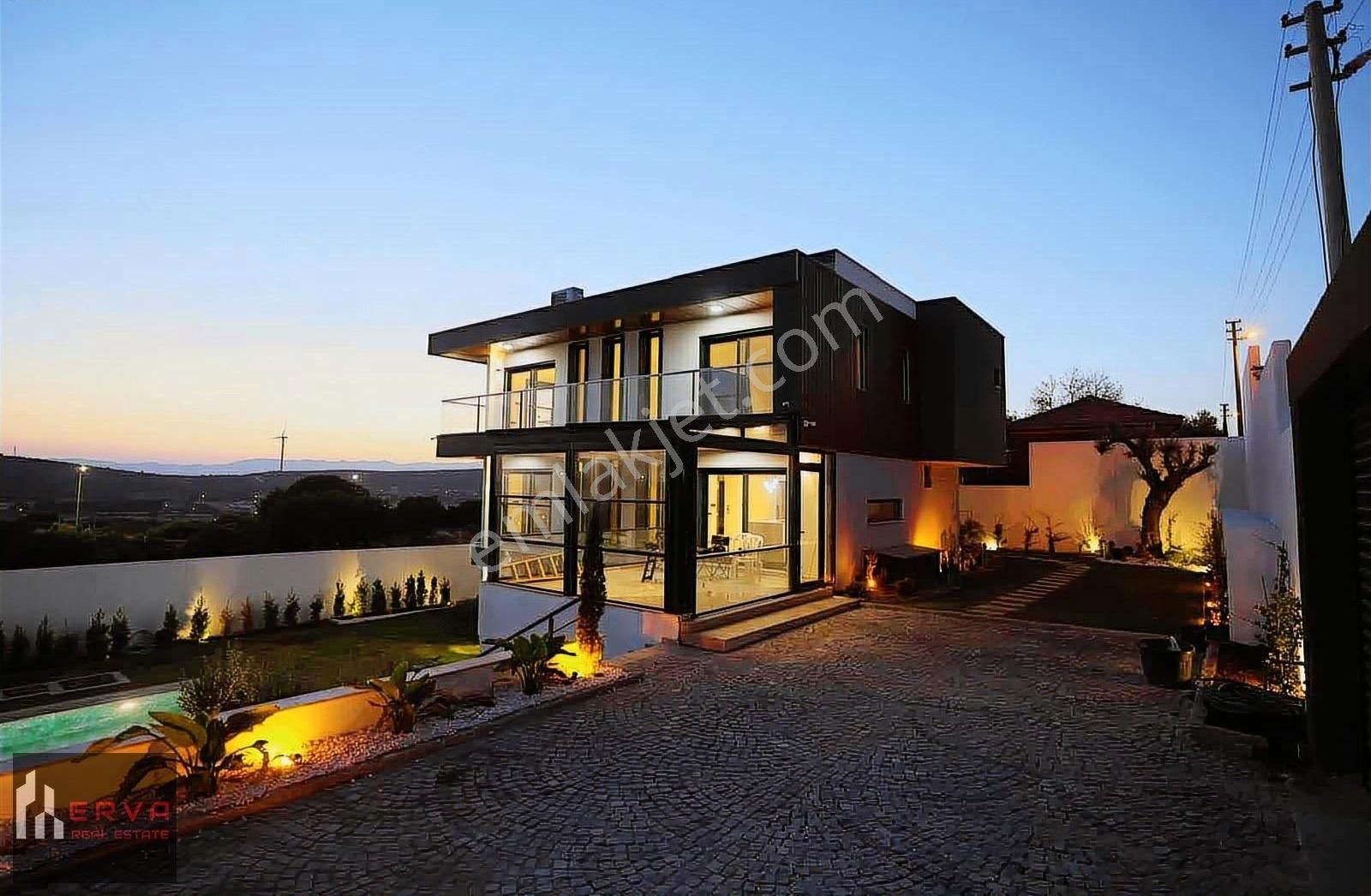 Çeşme'de Tam Müstakil Tripleks Lüks Villa - Görsel 3