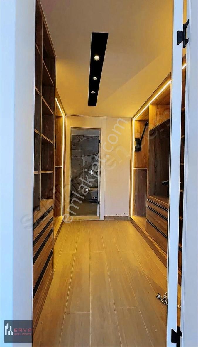 Çeşme'de Tam Müstakil Tripleks Lüks Villa