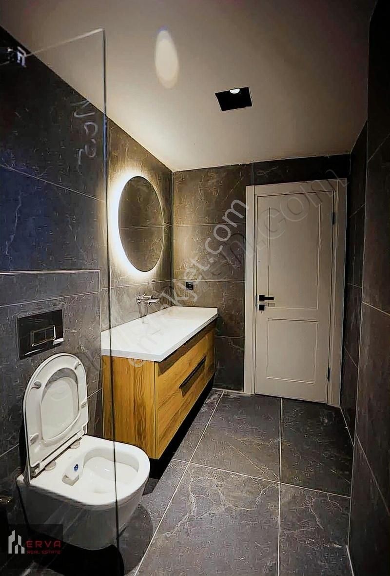 Çeşme'de Tam Müstakil Tripleks Lüks Villa - Görsel 32