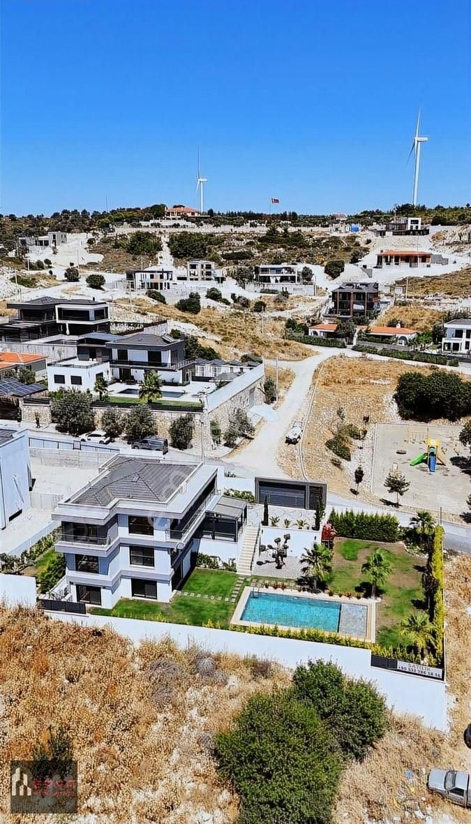 Çeşme'de Tam Müstakil Tripleks Lüks Villa - Görsel 11