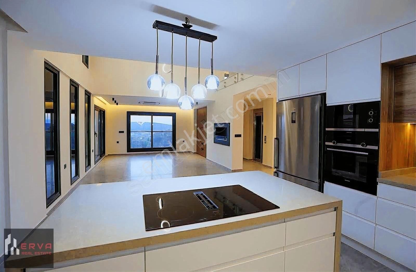 Çeşme'de Tam Müstakil Tripleks Lüks Villa - Görsel 4