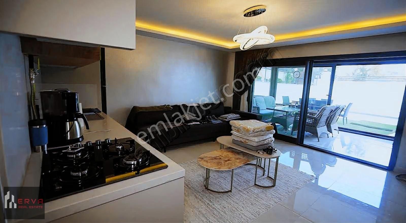 Urla İskele'de Deniz Manzaralı Tripleks Eşyalı Villa - Görsel 32