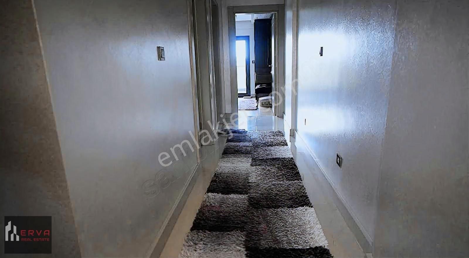 Urla İskele'de Deniz Manzaralı Tripleks Eşyalı Villa - Görsel 29