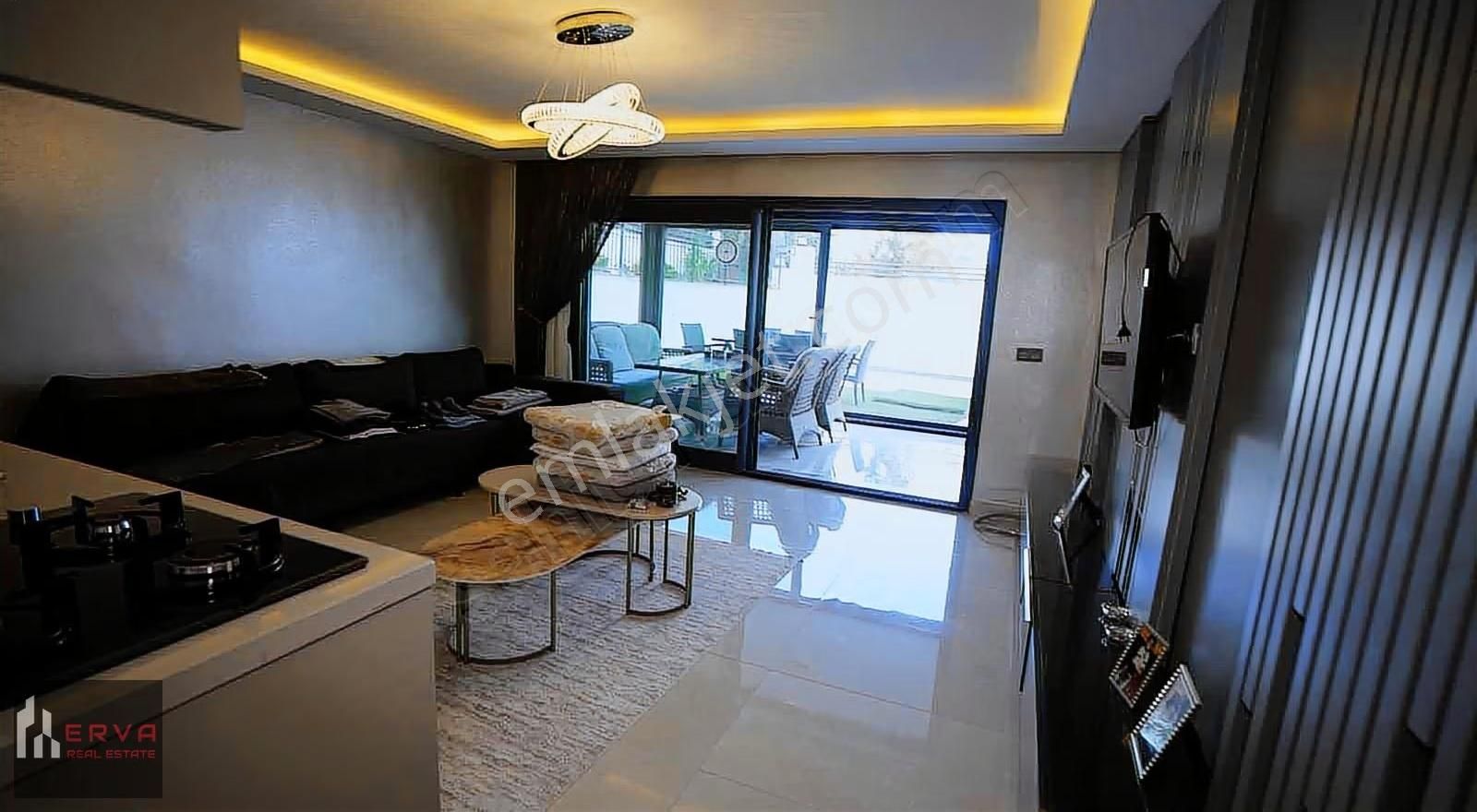 Urla İskele'de Deniz Manzaralı Tripleks Eşyalı Villa - Görsel 20