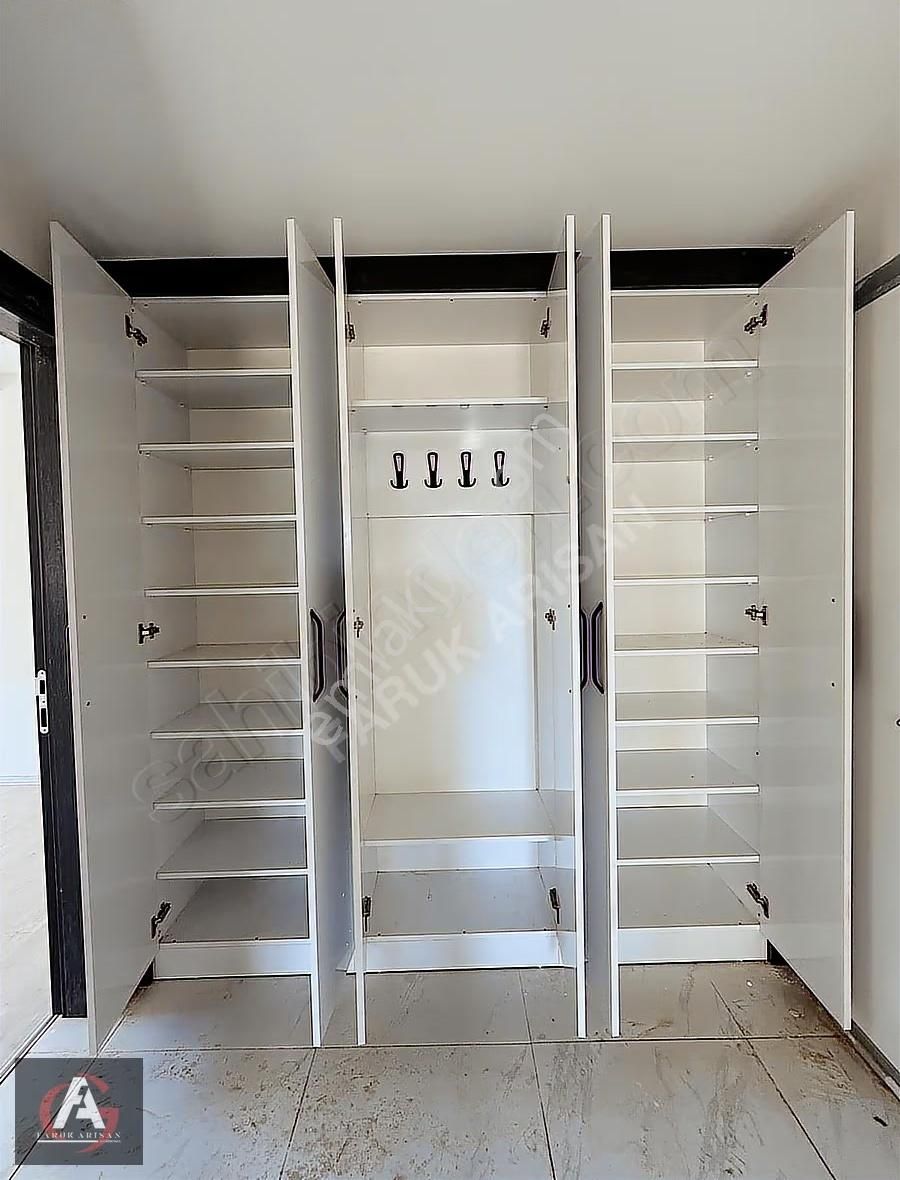 Faruk Arısan'dan Denize 0 Deniz Manzaralı Oturuma Hazır Lüx 2+1 - Görsel 10