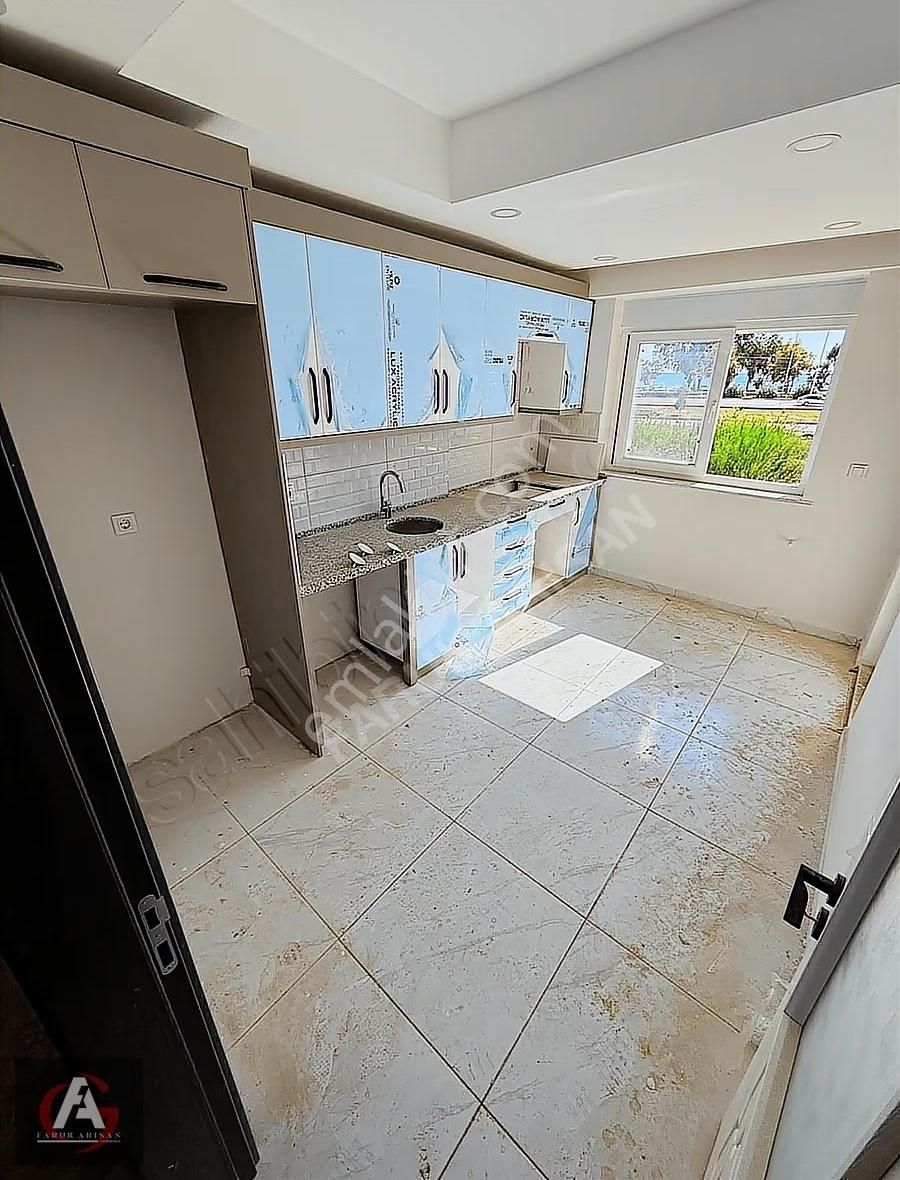 Faruk Arısan'dan Denize 0 Deniz Manzaralı Oturuma Hazır Lüx 2+1 - Görsel 6