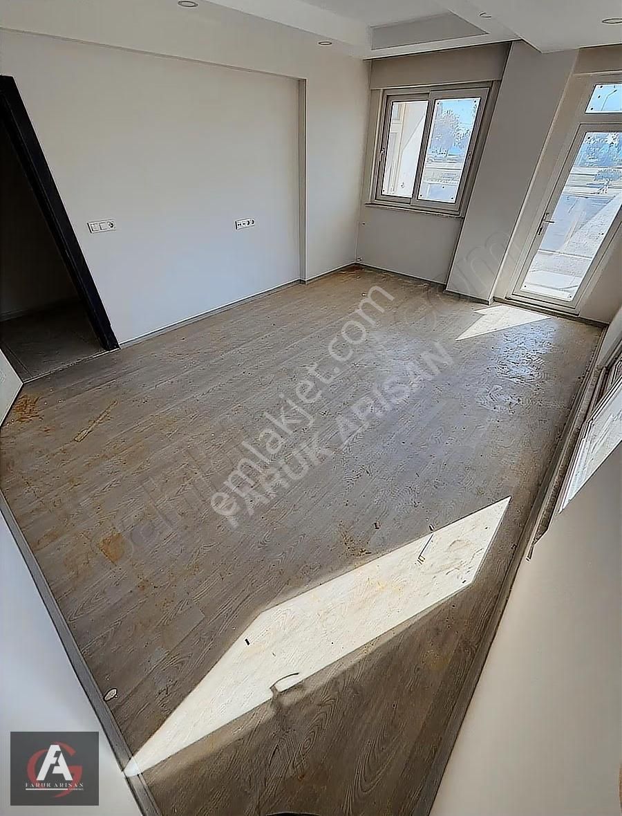 Faruk Arısan'dan Denize 0 Deniz Manzaralı Oturuma Hazır Lüx 2+1 - Görsel 17