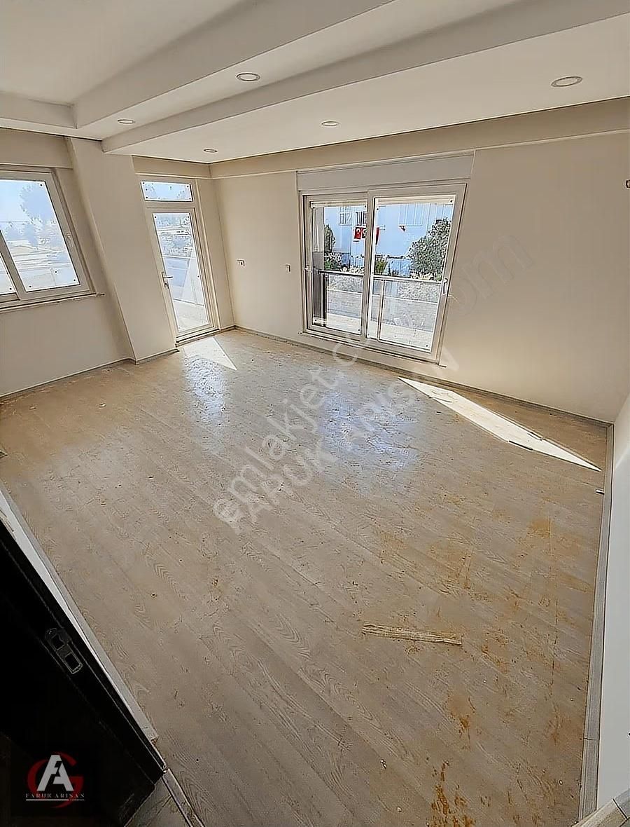 Faruk Arısan'dan Denize 0 Deniz Manzaralı Oturuma Hazır Lüx 2+1 - Görsel 20