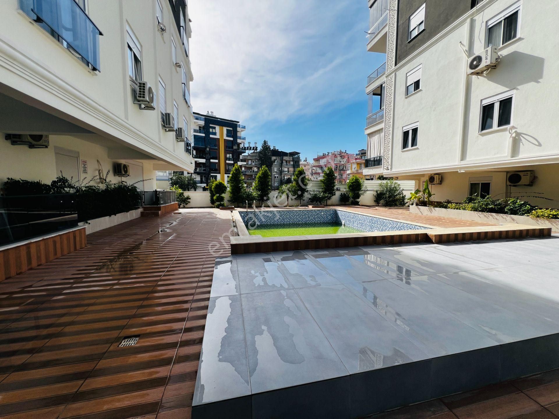 Site İçinde Havuzlu Kapalı Otoparklı Dubleks Daire