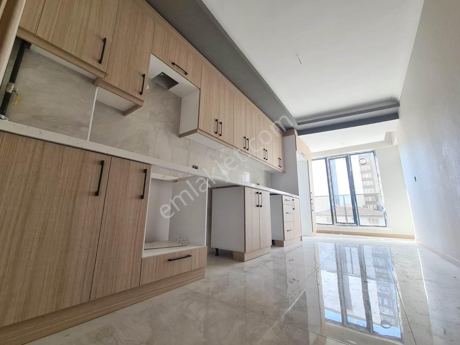 Geniş Mutfak Sevenlere Hanımlar Lokali Yakını Sıfır 3+1 Daire - Görsel 4