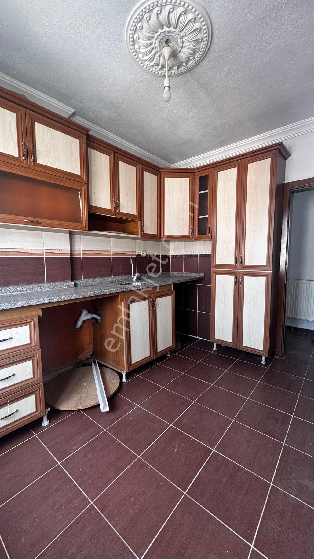 Kapaklı Merkezde Caddeye Cephe 2 + 1 Daire Ara Kat - Görsel 6