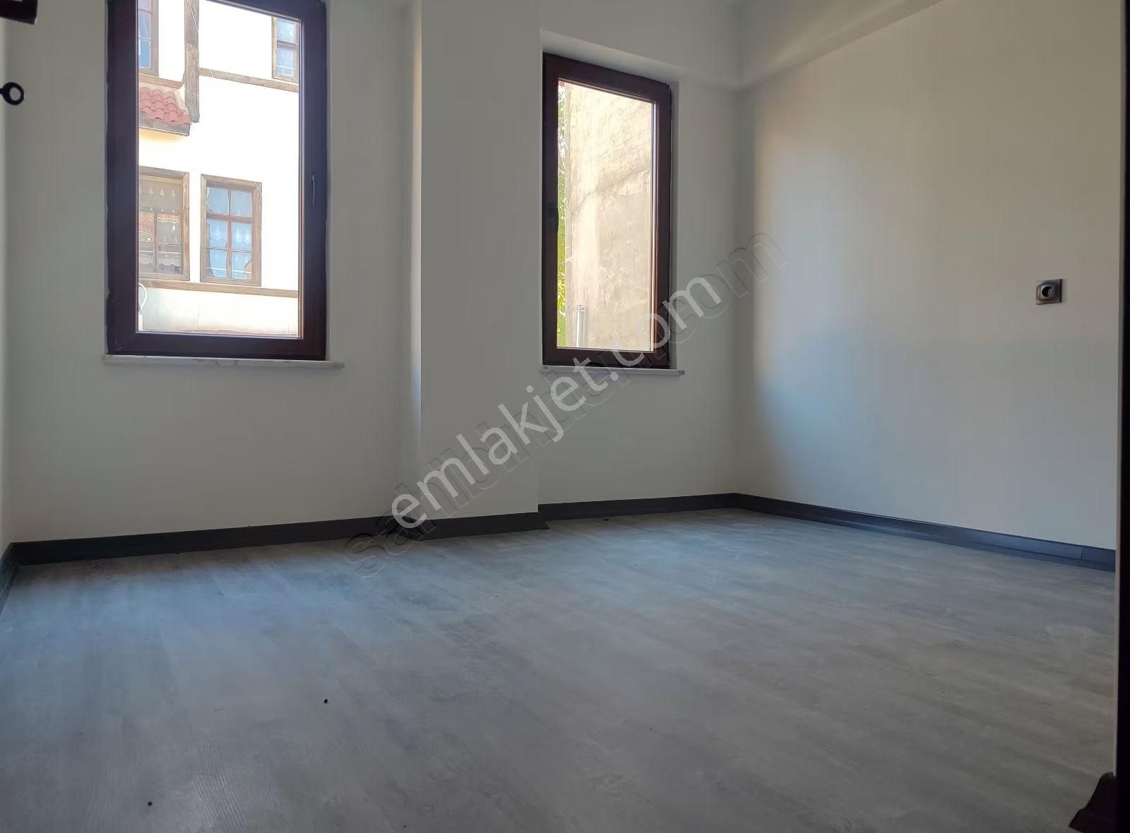 Asel'den 4.noter Yanı 1+1 Sıfır Ayrı Mutfak-arakat Daire-a Kalit - Görsel 3