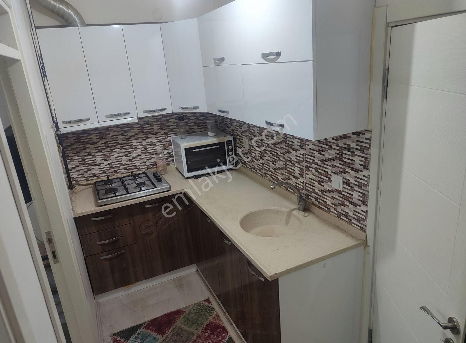 Asel'den Laleli Cafeler Cad.1+1 Eşyalı Daire