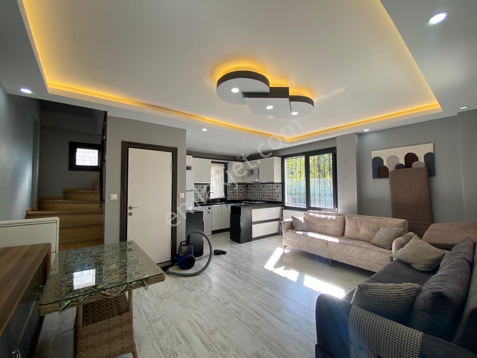 Yeniçiftlikde Denize 300 Metre Mesafede Müstakil 4+1 Lüx Villa - Görsel 31