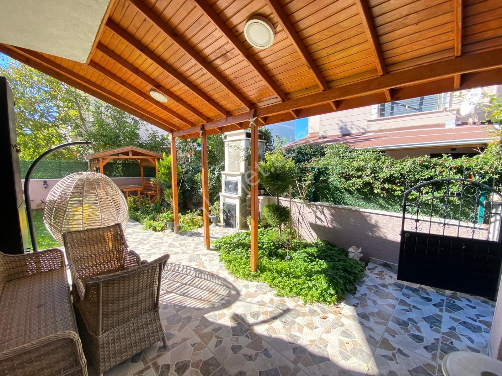 Yeniçiftlikde Denize 300 Metre Mesafede Müstakil 4+1 Lüx Villa - Görsel 12