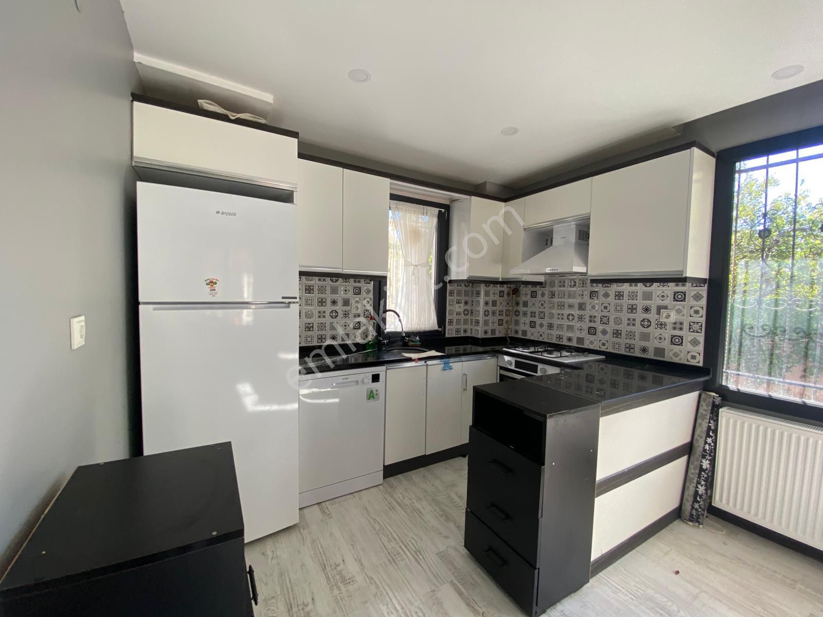 Yeniçiftlikde Denize 300 Metre Mesafede Müstakil 4+1 Lüx Villa - Görsel 13