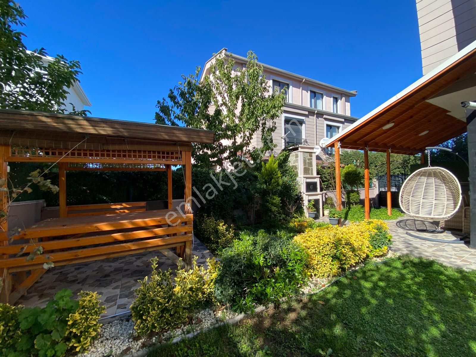 Yeniçiftlikde Denize 300 Metre Mesafede Müstakil 4+1 Lüx Villa - Görsel 22