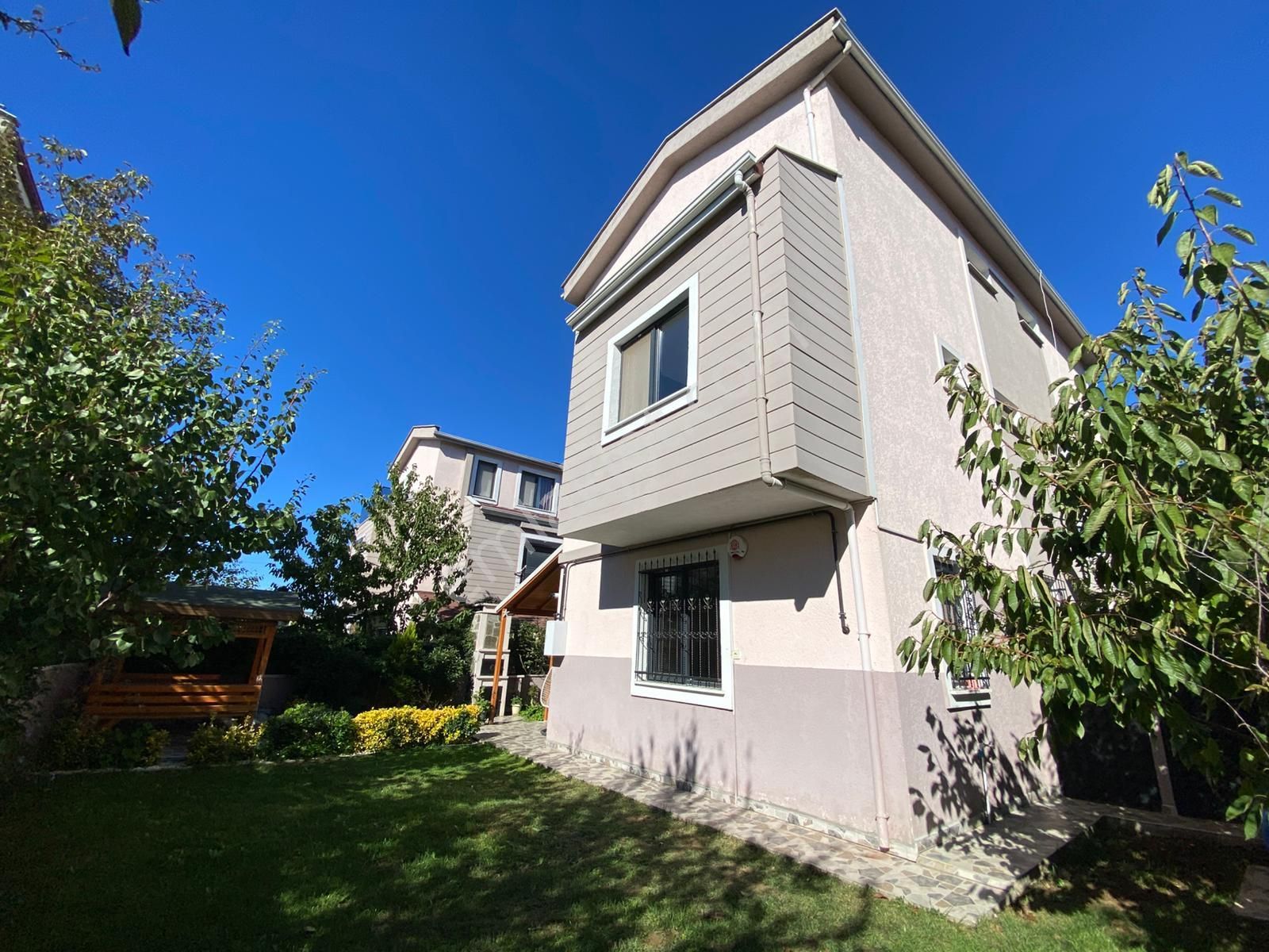 Yeniçiftlikde Denize 300 Metre Mesafede Müstakil 4+1 Lüx Villa - Görsel 11