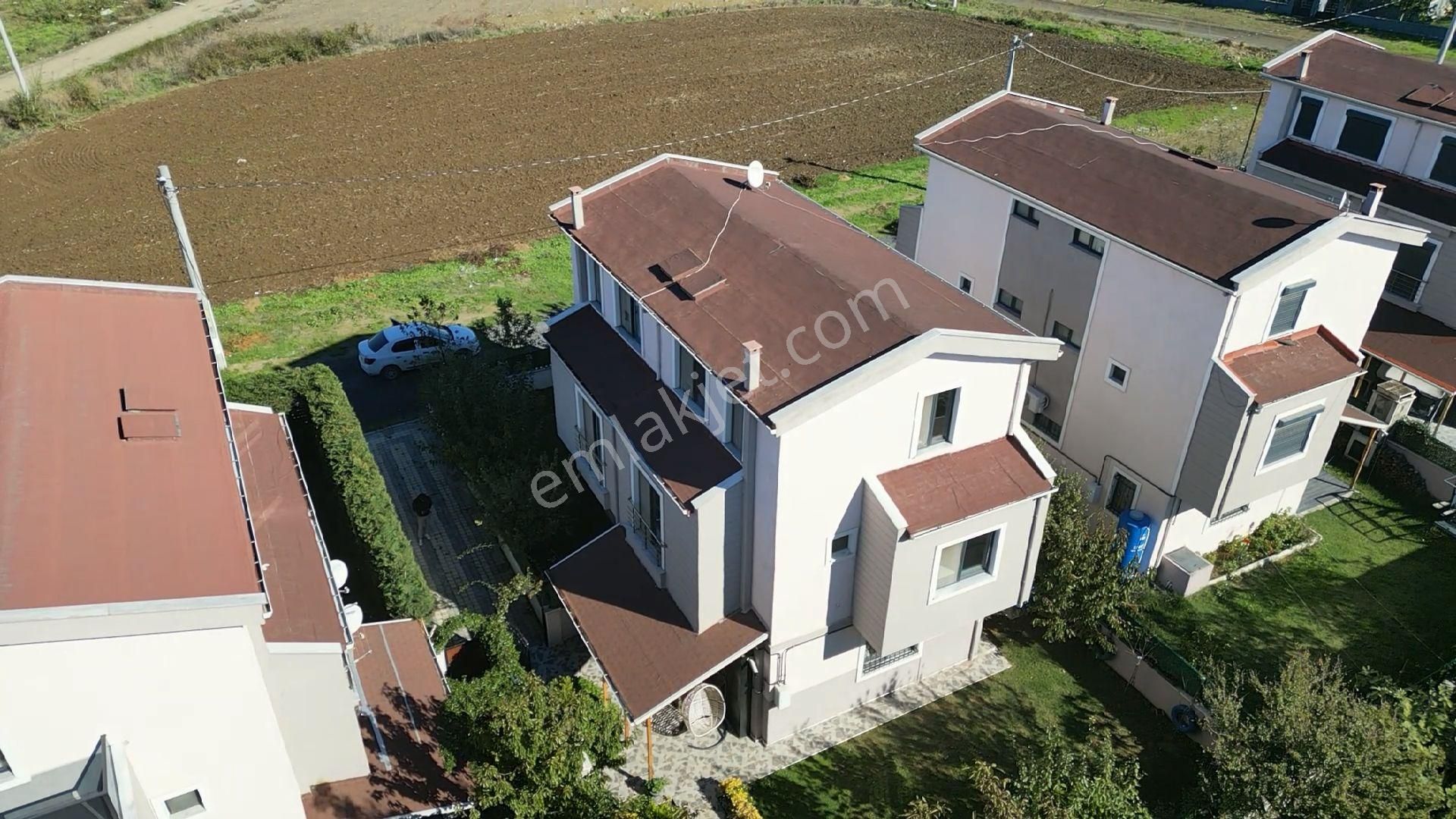 Yeniçiftlikde Denize 300 Metre Mesafede Müstakil 4+1 Lüx Villa - Görsel 3