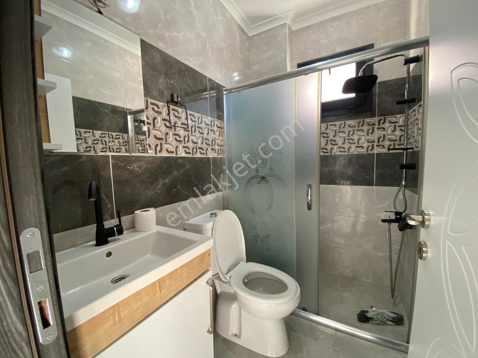 Yeniçiftlikde Denize 300 Metre Mesafede Müstakil 4+1 Lüx Villa - Görsel 14