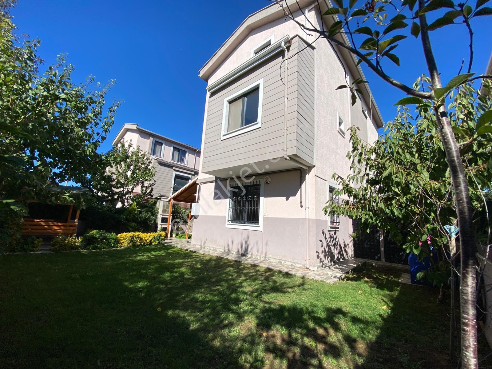 Yeniçiftlikde Denize 300 Metre Mesafede Müstakil 4+1 Lüx Villa - Görsel 32