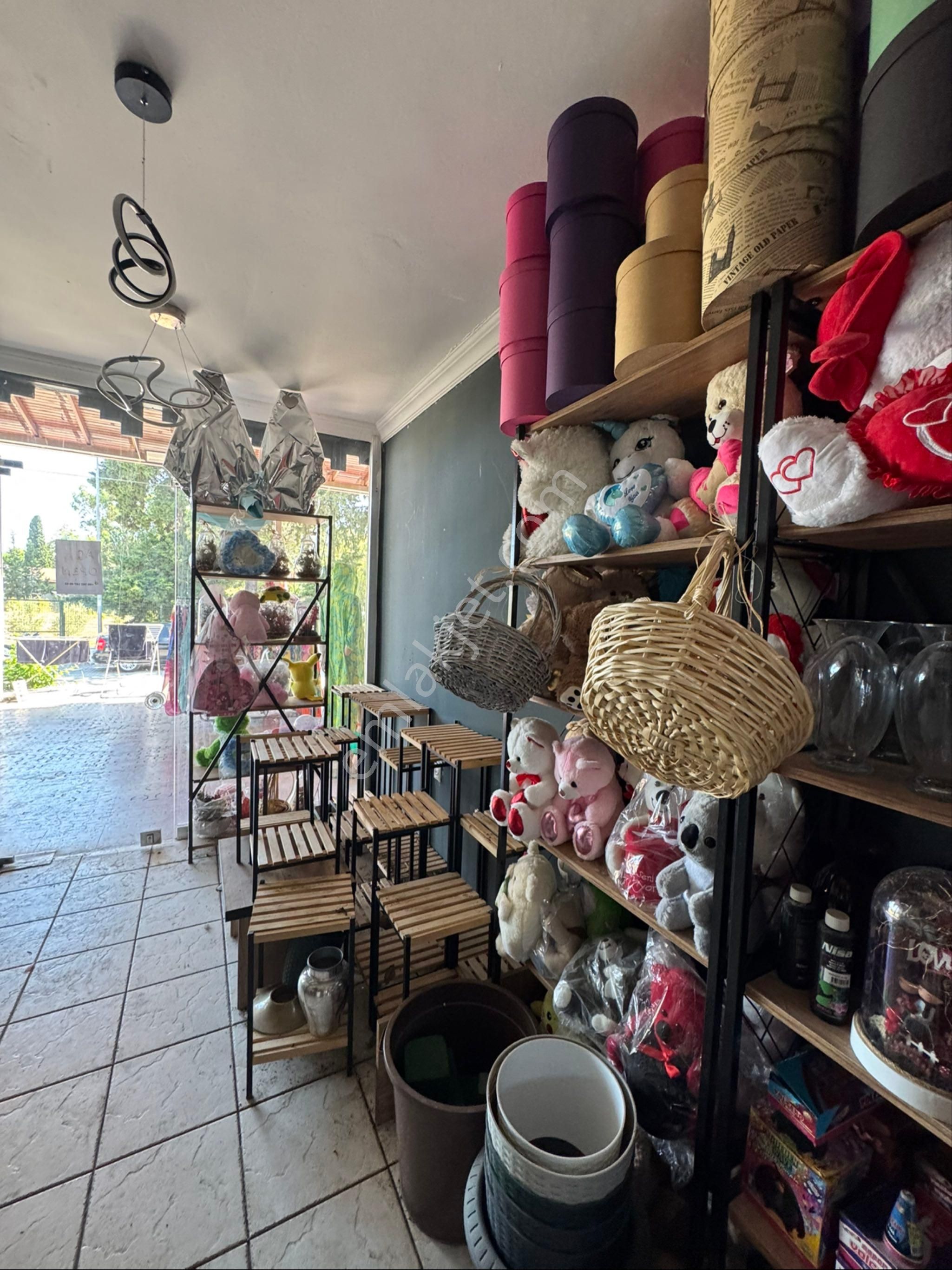 Kemer Merkezde Yüksek Gelirli Devren Kiralık Çiçekçi - Görsel 4