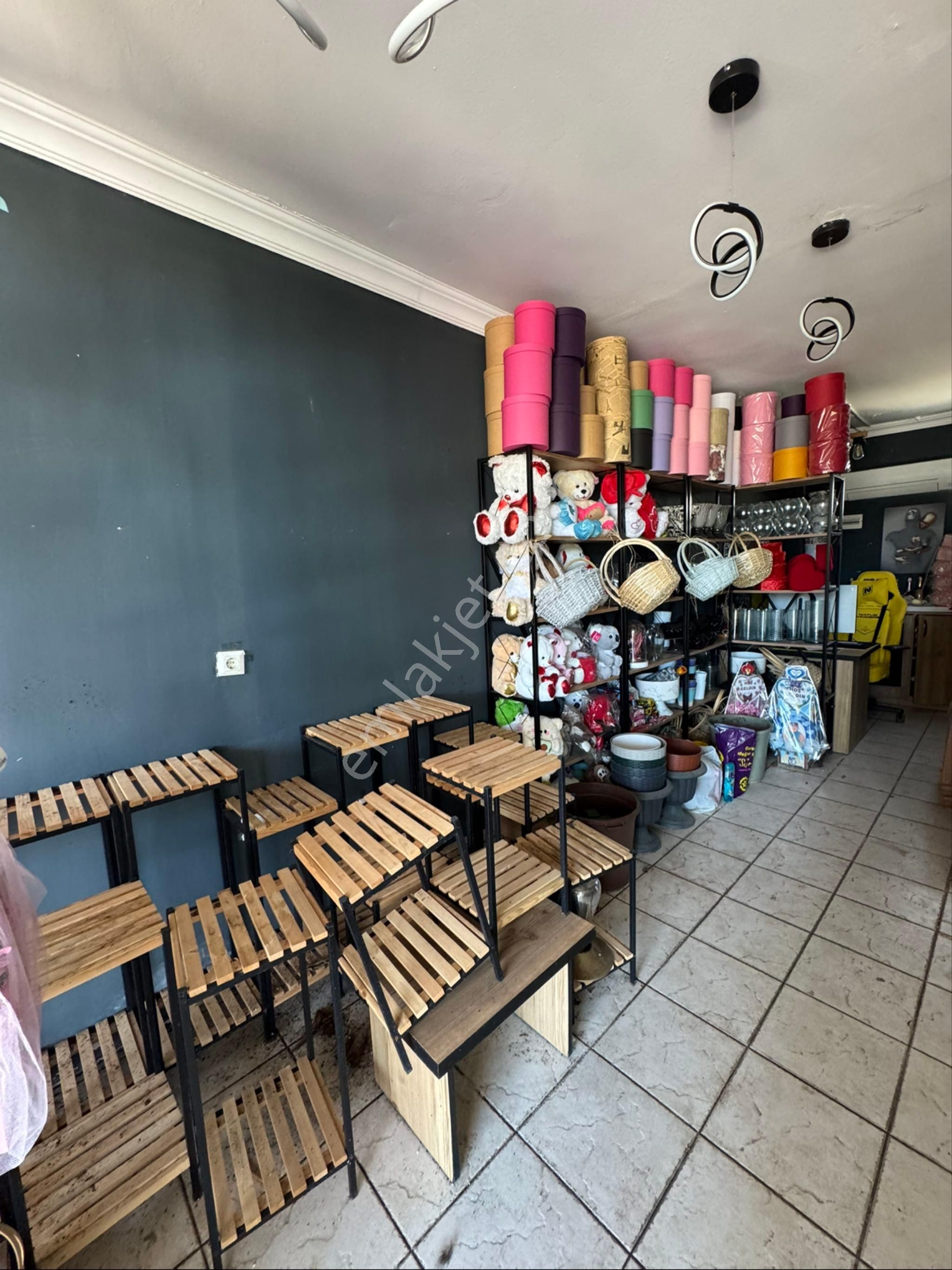 Kemer Merkezde Yüksek Gelirli Devren Kiralık Çiçekçi - Görsel 3