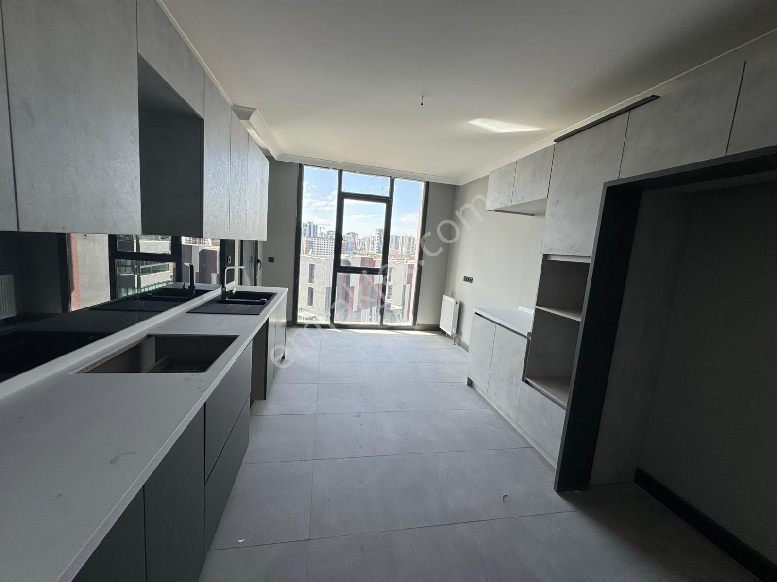 Cumhuriyet Mah. Ap Forest Gate Sitesi 5+1 Satılık Daire