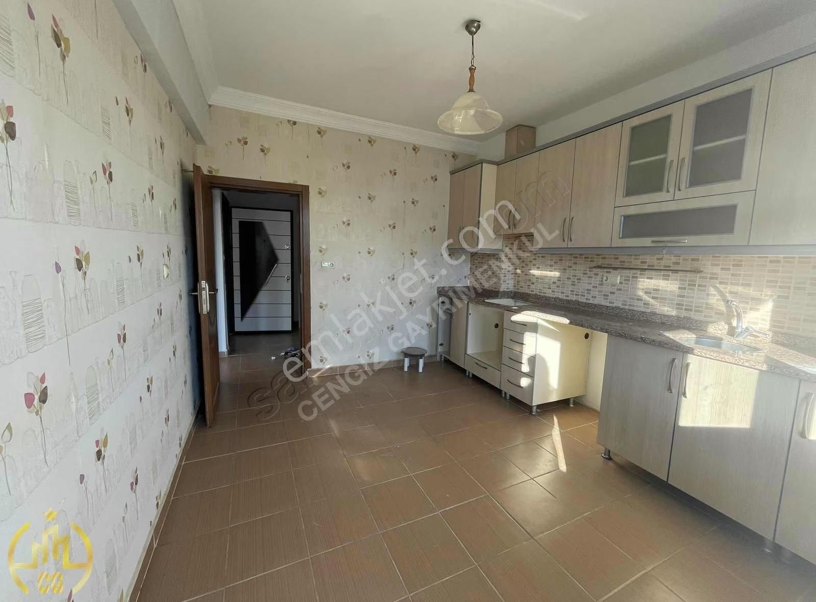 Ilıca Merkezde Geniş Ferah 3+1 Kiralık Daire - Görsel 2