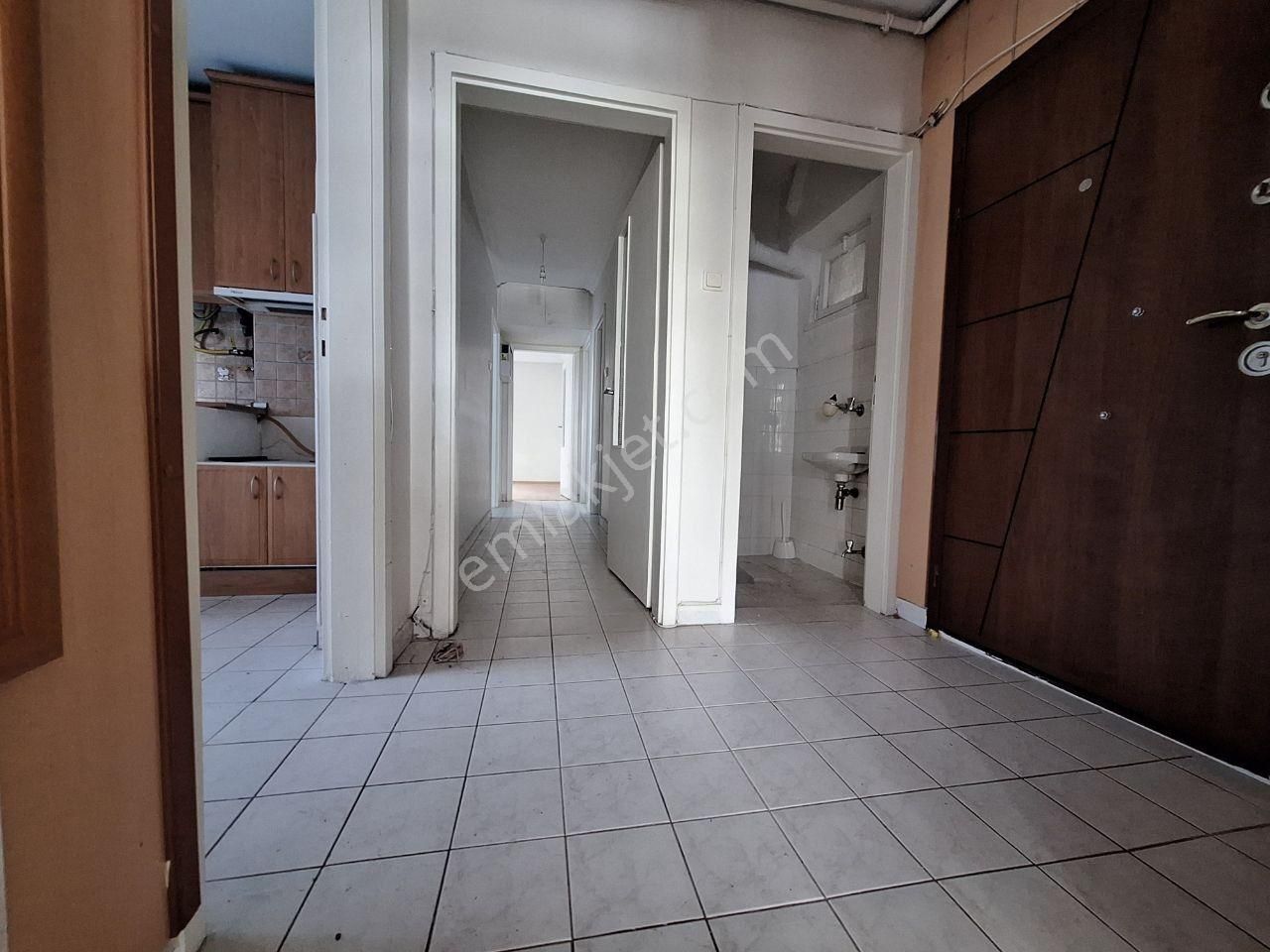 Bahçelievler'de 3+1 Ara Katta, Ön Cephe, Kapalı Balkonlu - Görsel 4