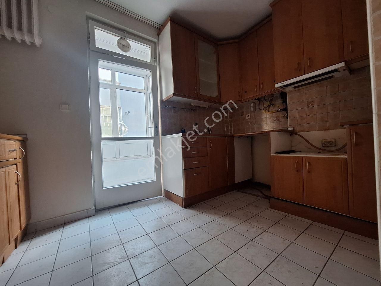 Bahçelievler'de 3+1 Ara Katta, Ön Cephe, Kapalı Balkonlu - Görsel 12