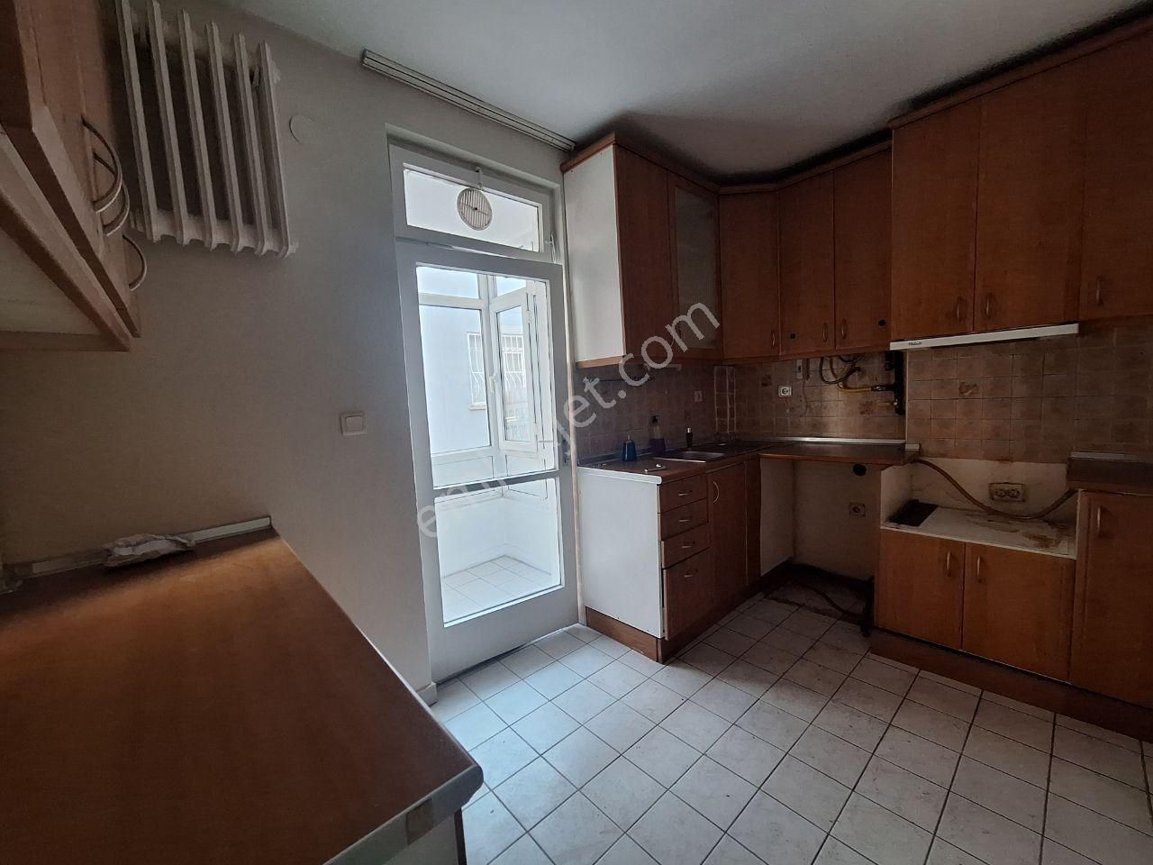 Bahçelievler'de 3+1 Ara Katta, Ön Cephe, Kapalı Balkonlu - Görsel 14