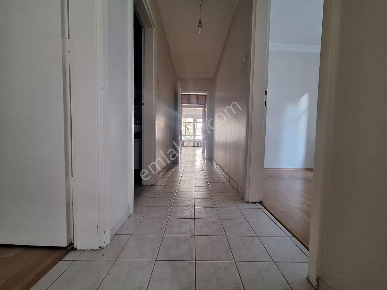 Bahçelievler'de 3+1 Ara Katta, Ön Cephe, Kapalı Balkonlu - Görsel 23