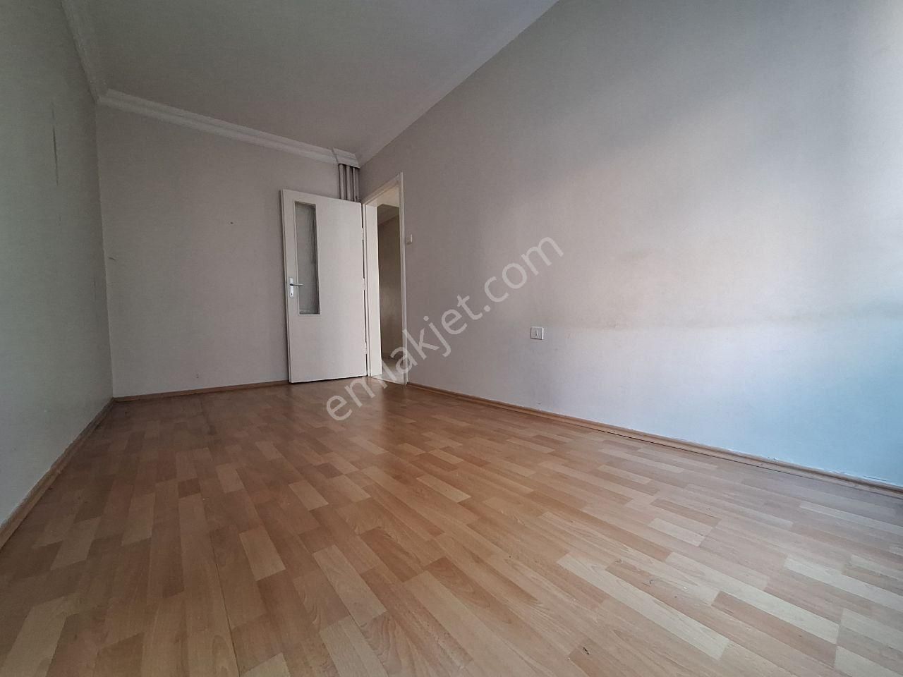 Bahçelievler'de 3+1 Ara Katta, Ön Cephe, Kapalı Balkonlu - Görsel 32